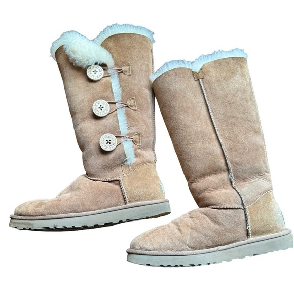 UGG Bailey Button Sheepskin Boots Women's Size 8 - Picture 1 of 12